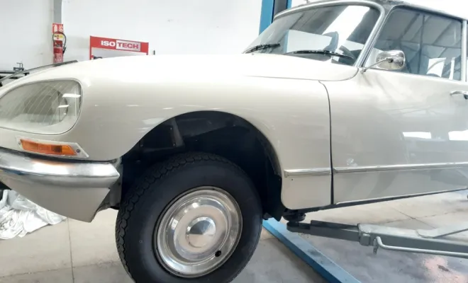 Remise en état d'une citroën DS à Loyettes , Loyettes, CED Auto